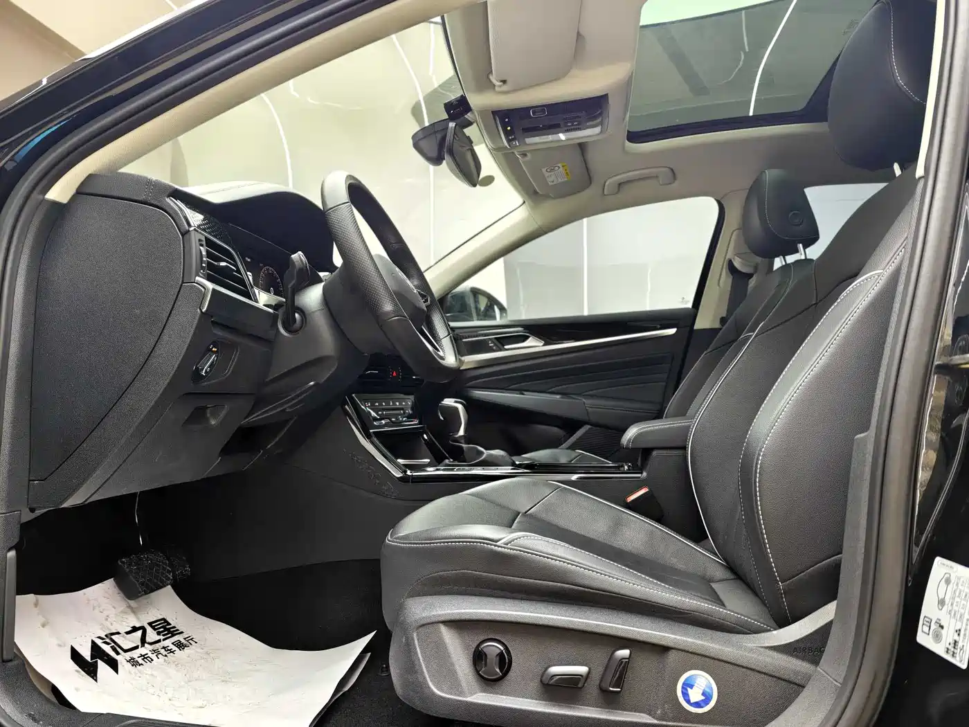 Volkswagen Passat 2023 330TSI Elite Edition фото 8