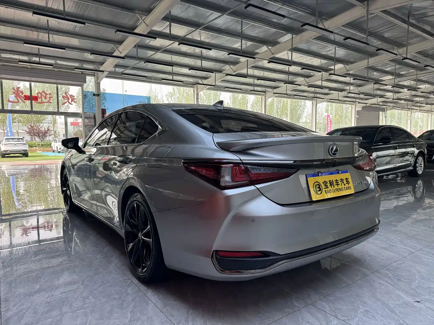 Фото 4 - Lexus ES