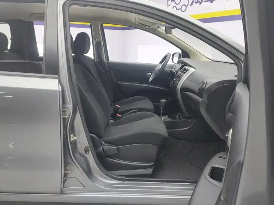 Фото 8 - Nissan Livina