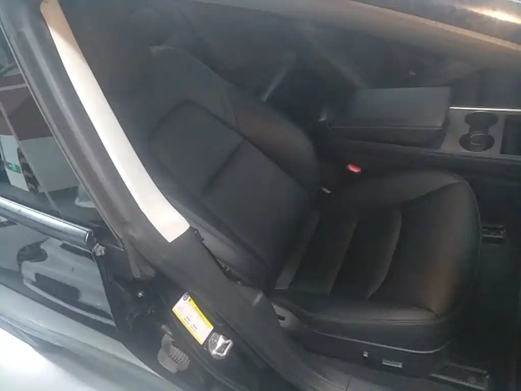 Photo 25 - Tesla Model 3
