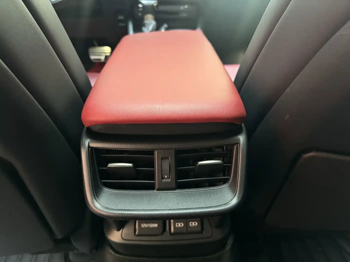 Фото 22 - Lexus ES