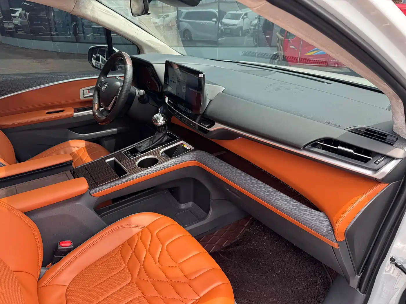 Toyota Sienna 2023 2.5L Hybrid Comfort Edition фото 15