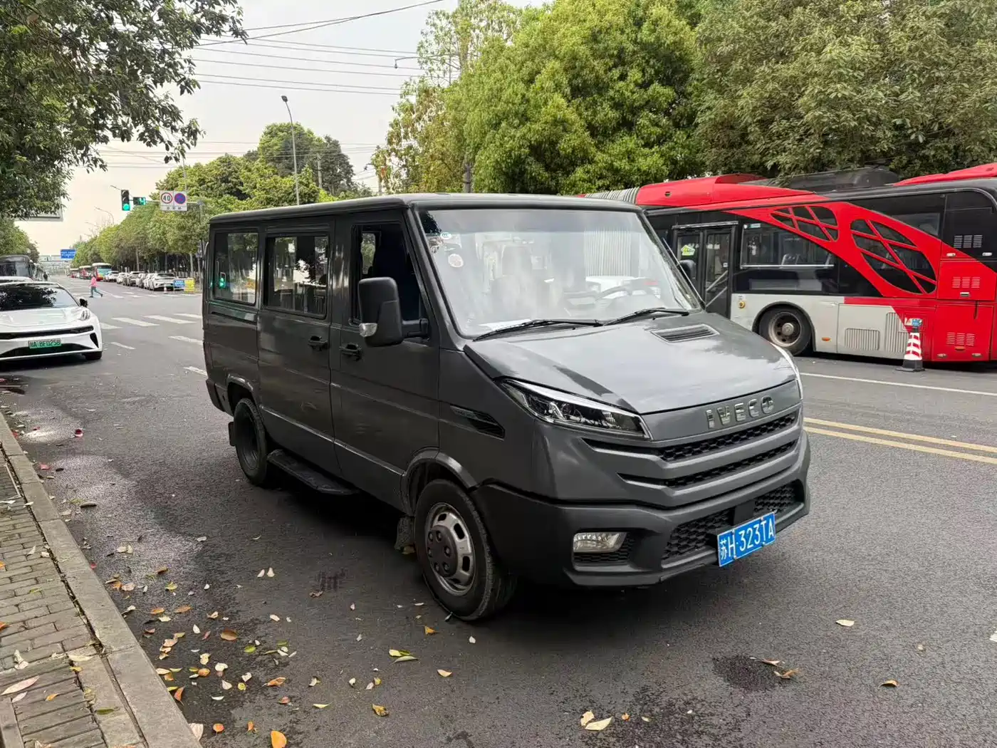 Iveco Daily 2023 2.5T A35M1 Short Wheelbase Low Roof Dual Tire Manual Door 5-9 Seater фото 2