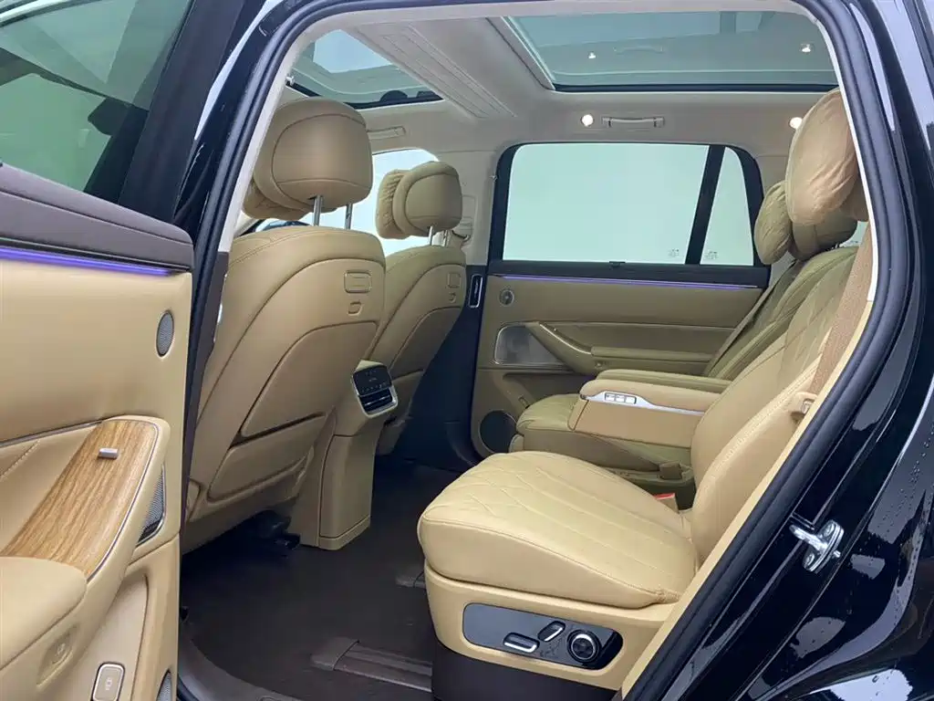 AITO Wenjie AITO M8 2025 Extended Range Ultra 53.4kWh 6-Seater фото 19