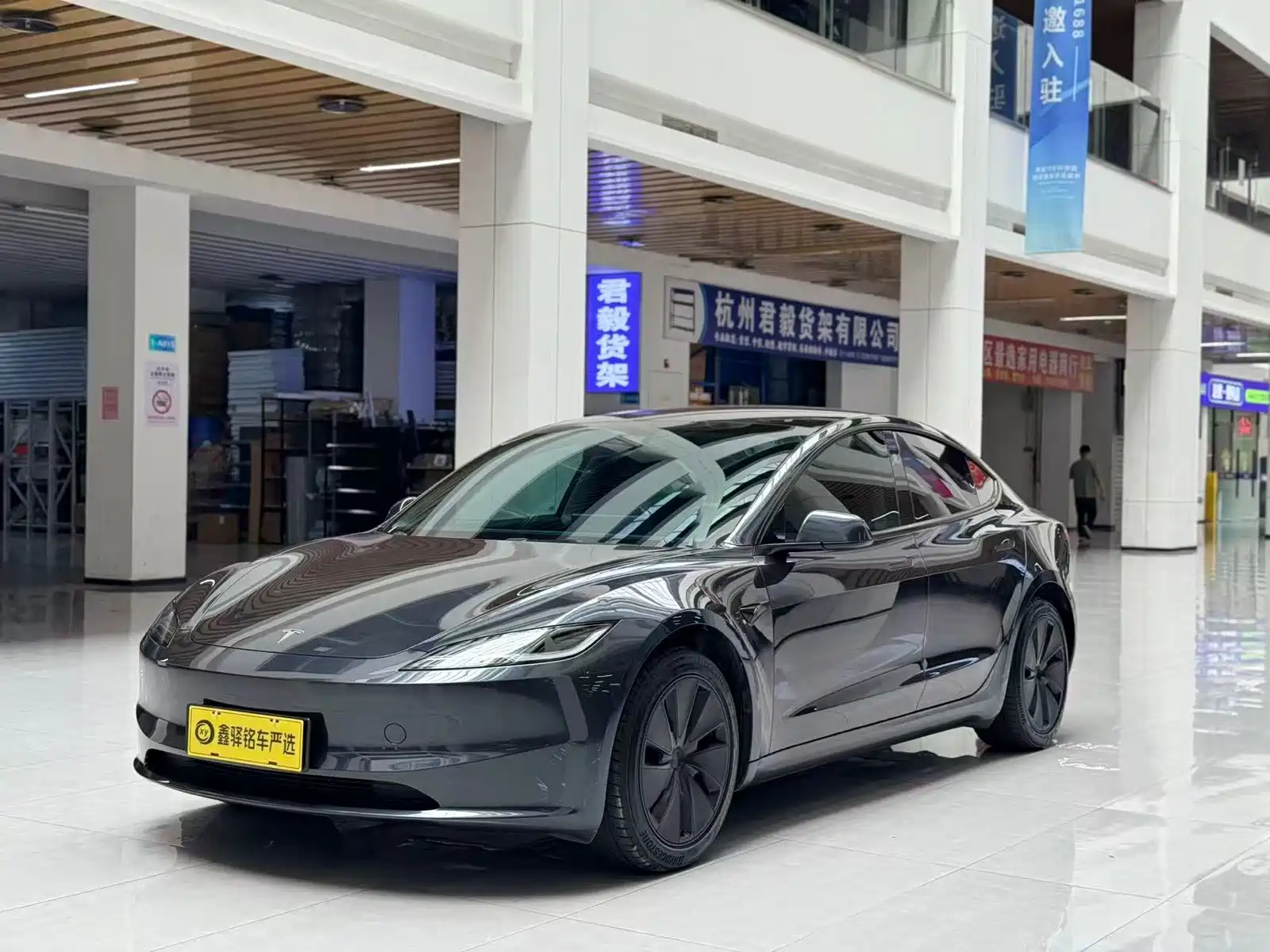 Фото 1 - Tesla Model 3