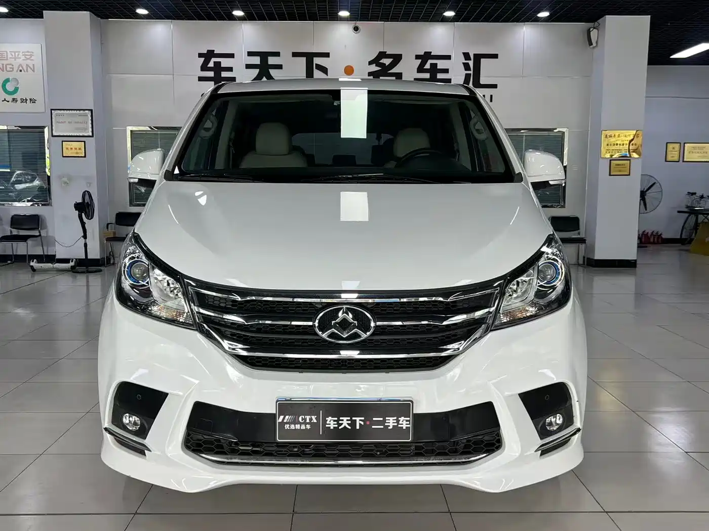 Photo 2 - SAIC Maxus Maxus G10