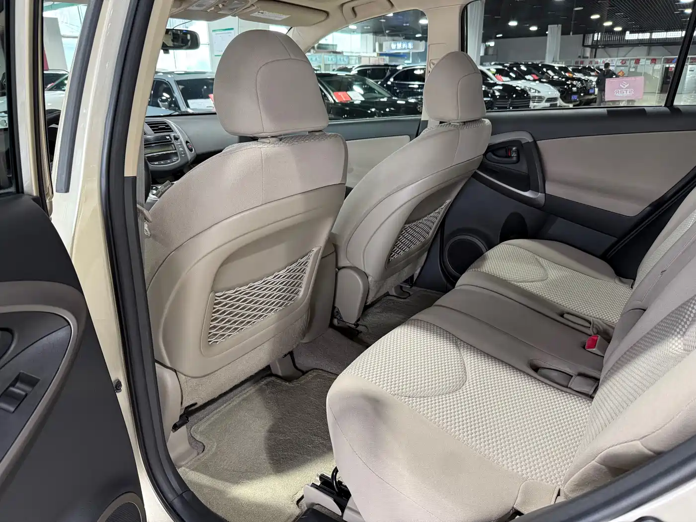 Toyota RAV4 (Import) 2006 2.4 Luxury фото 9