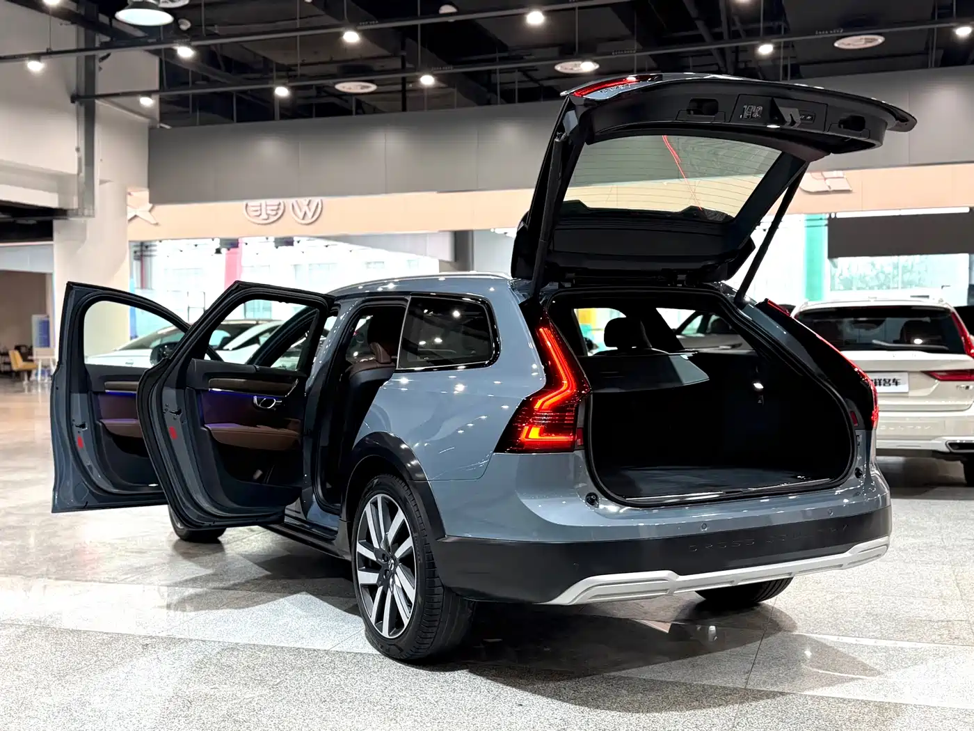 VOLVO V90