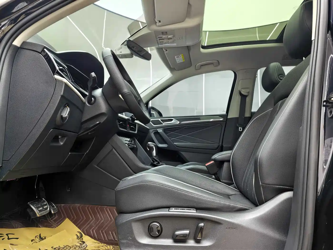 Volkswagen Tiguan L 2023 330TSI Auto 2WD R-Line Premium Edition фото 7
