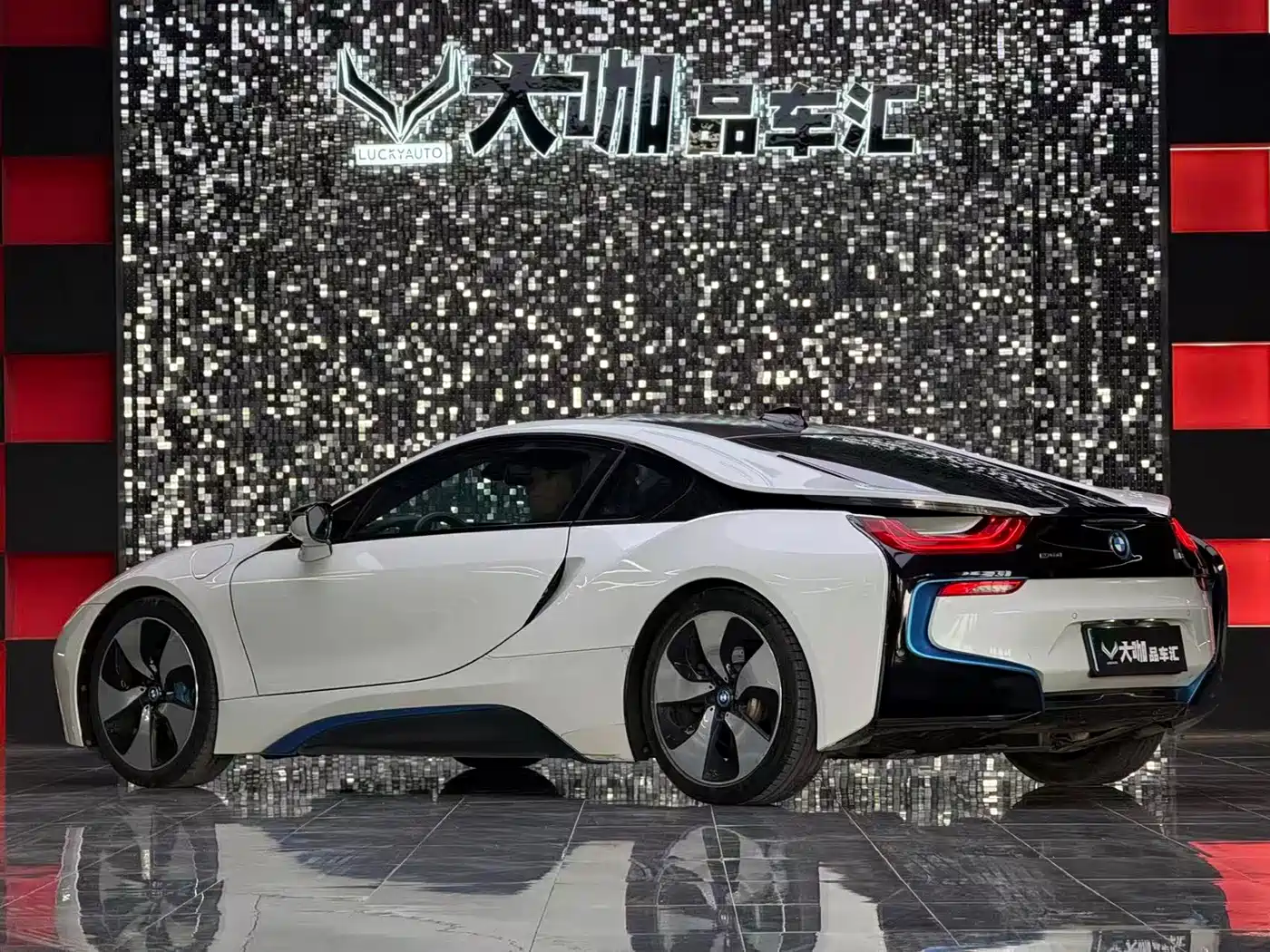 BMW i8 2014 Standard фото 4
