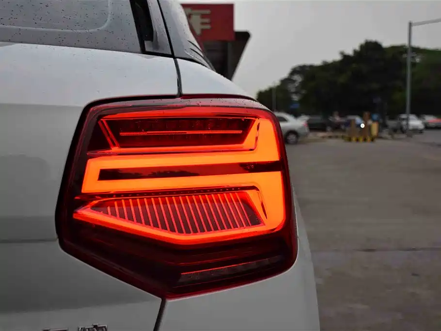 AUDI Q2L E TRON