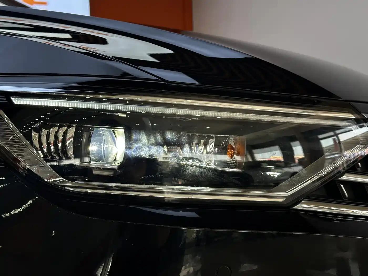 Volkswagen Magotan 2023 Model 2 Million Commemorative Edition 330TSI DSG Luxury фото 5