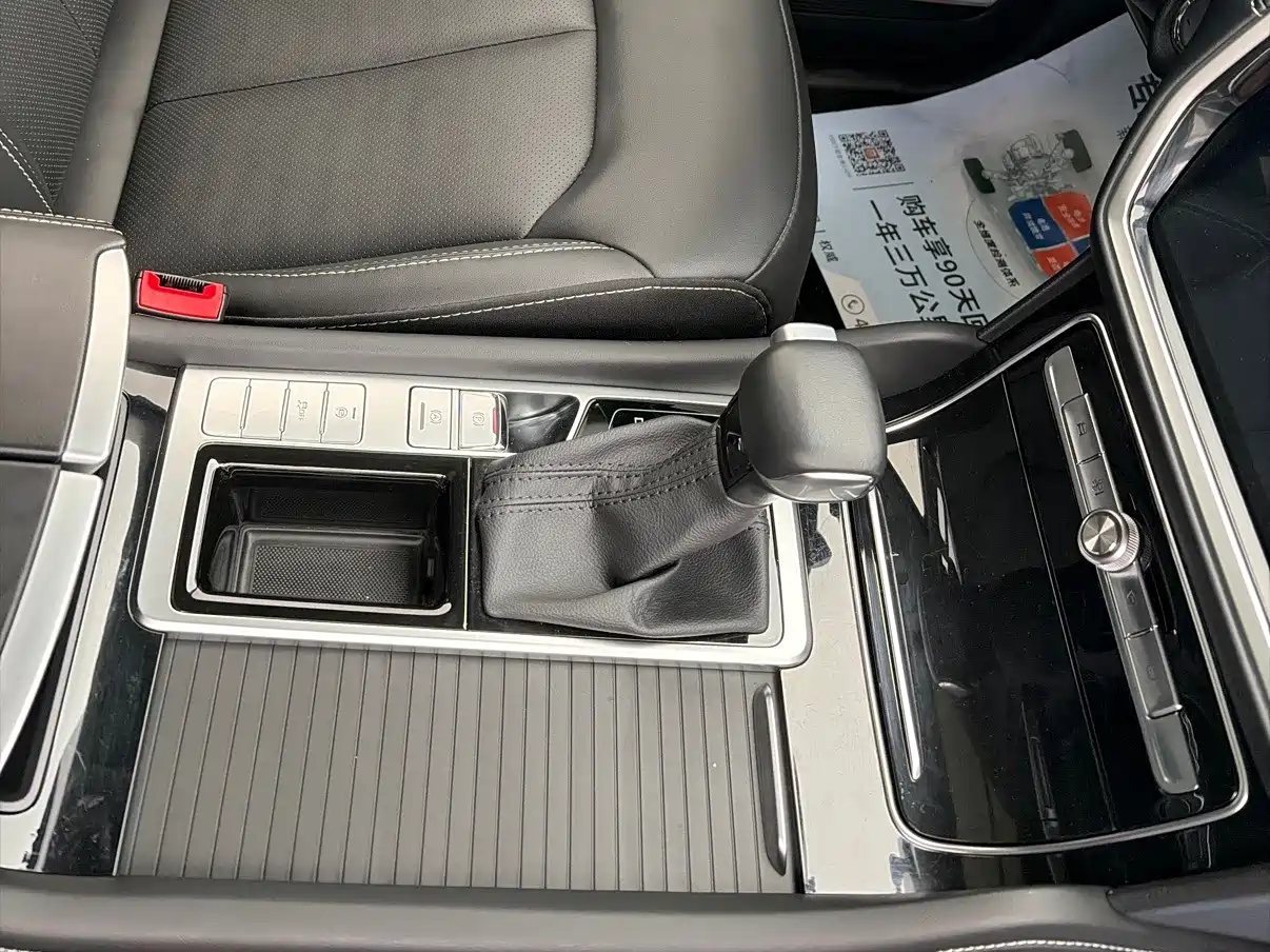 Roewe RX8 2023 2019 30T Intelligent Internet 2WD Flagship Edition