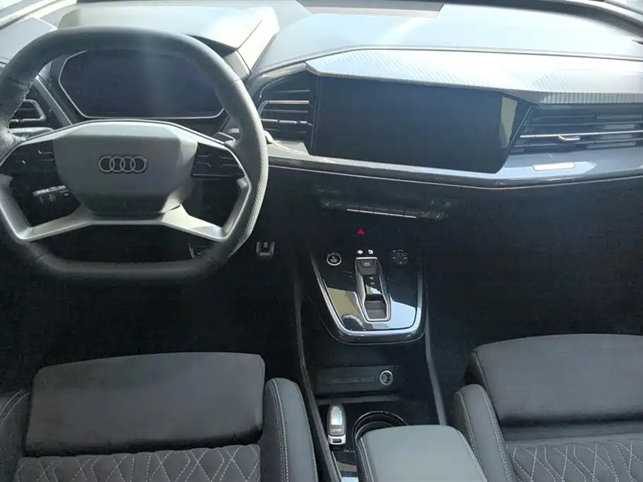 AUDI Q4 E TRON