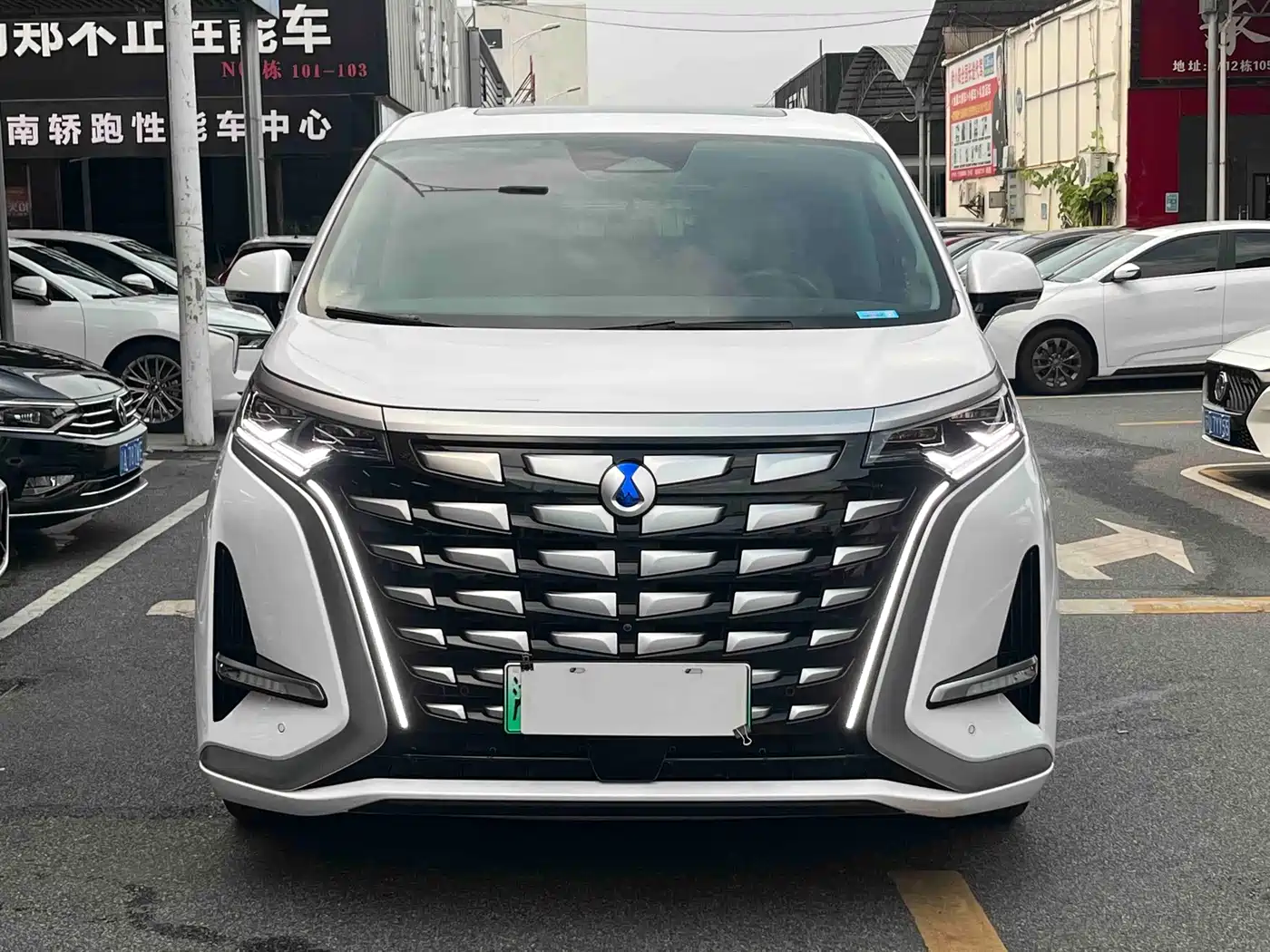 Denza D9 2023 2022 DM-i 970 AWD Flagship
