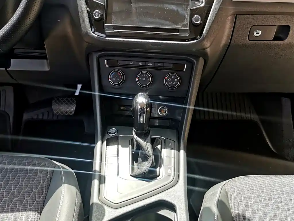 Volkswagen Tiguan L 2017 330TSI Automatic 2WD Trend Edition фото 11