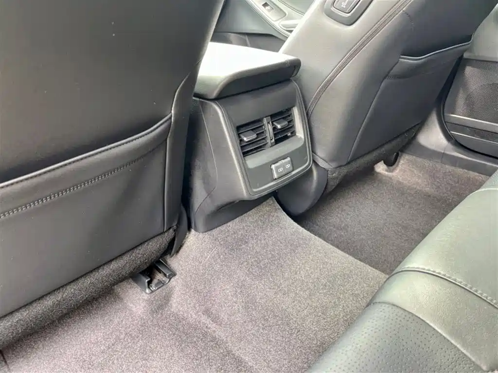 Toyota Avalon 2023 2.5L Luxury Edition фото 12