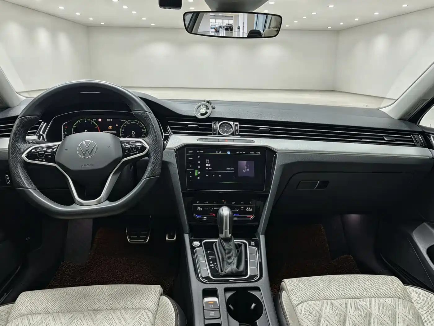 Volkswagen Magotan 2023 Model 2 Million Commemorative Edition 330TSI DSG Luxury фото 14