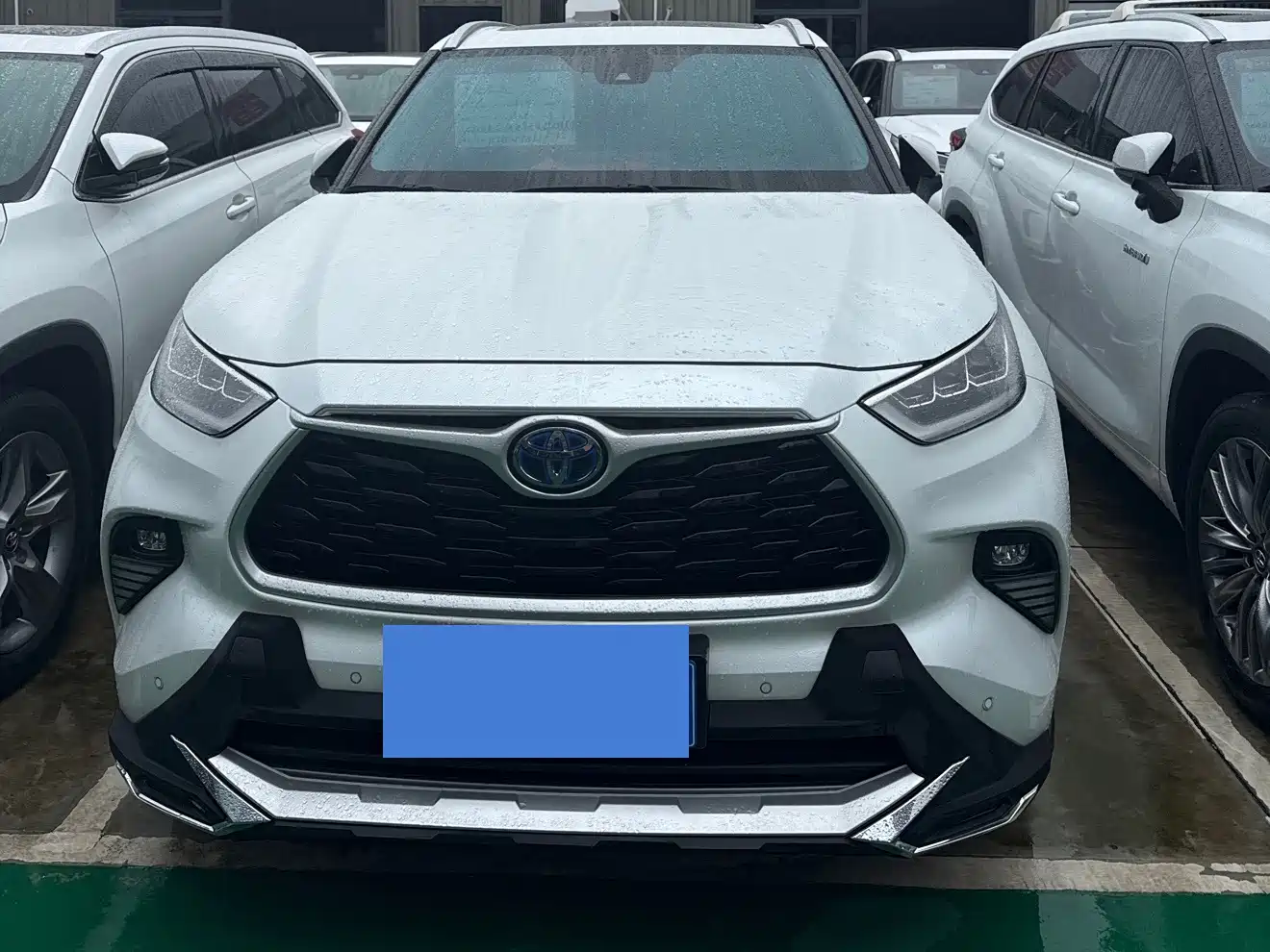 Photo 2 - Toyota Highlander