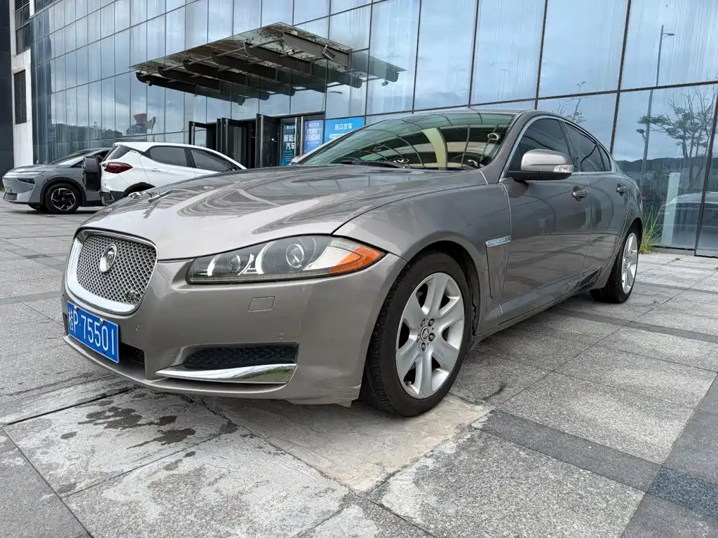 Фото 2 - Jaguar XF