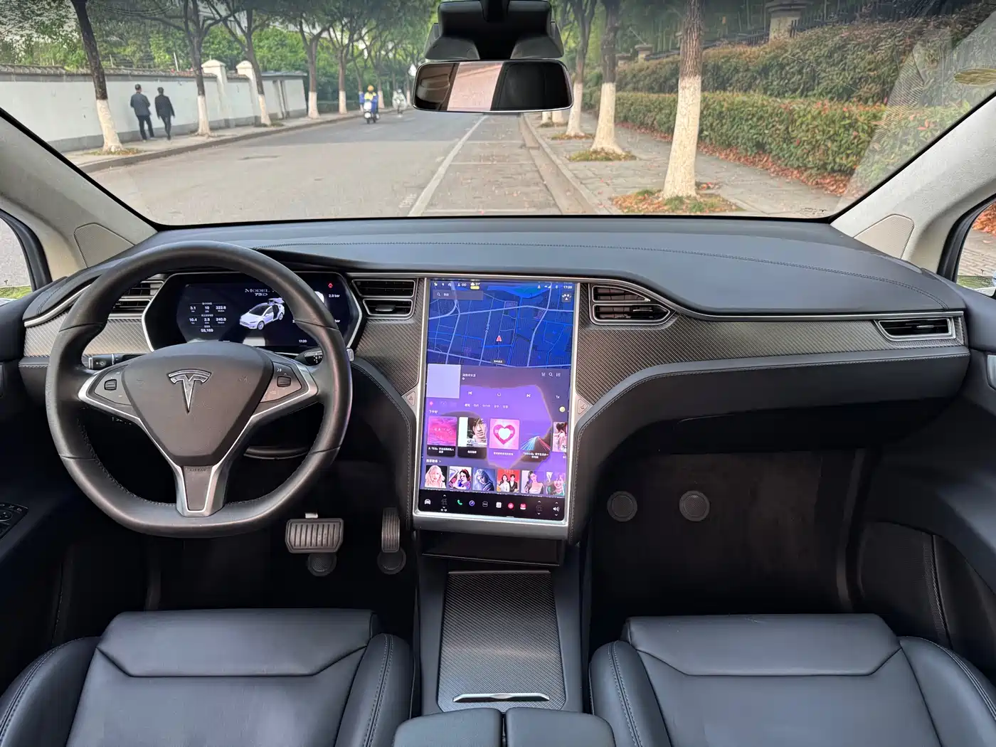 TESLA MODEL X