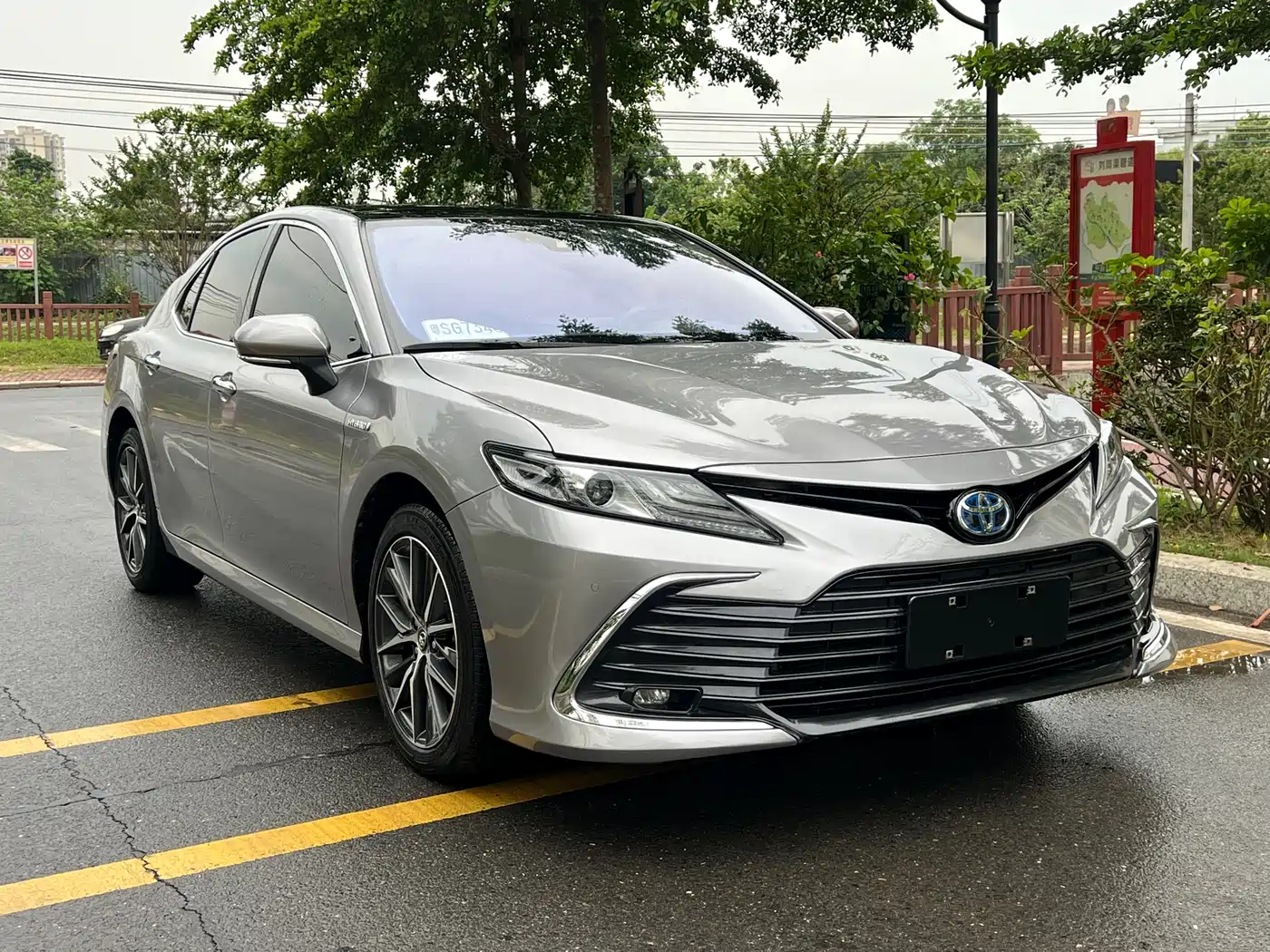 Toyota Camry 2023 Hybrid 2.5HG Luxury Edition фото 3