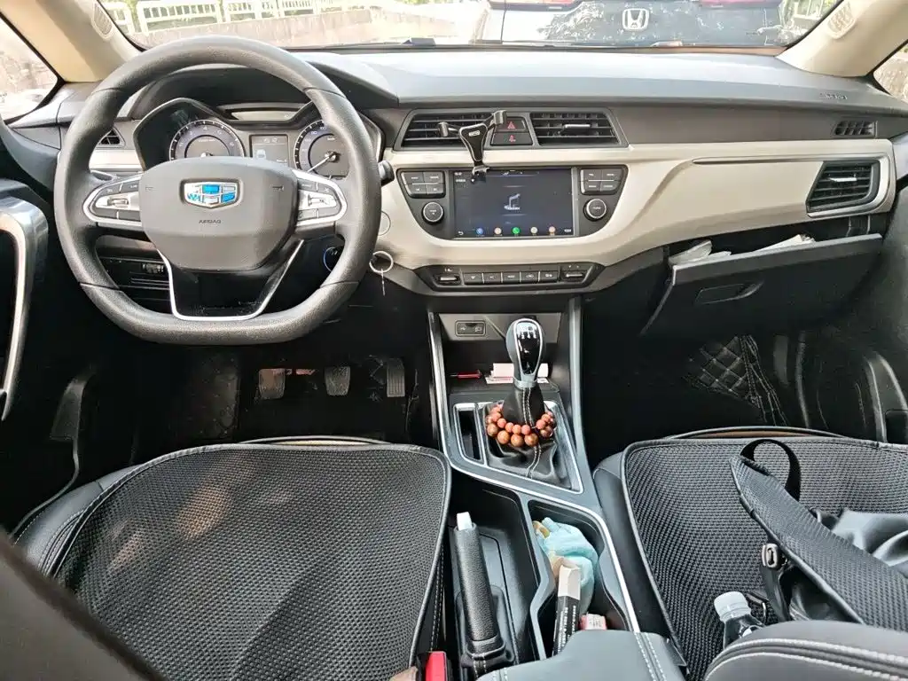 Фото 5 - Geely Vision X3