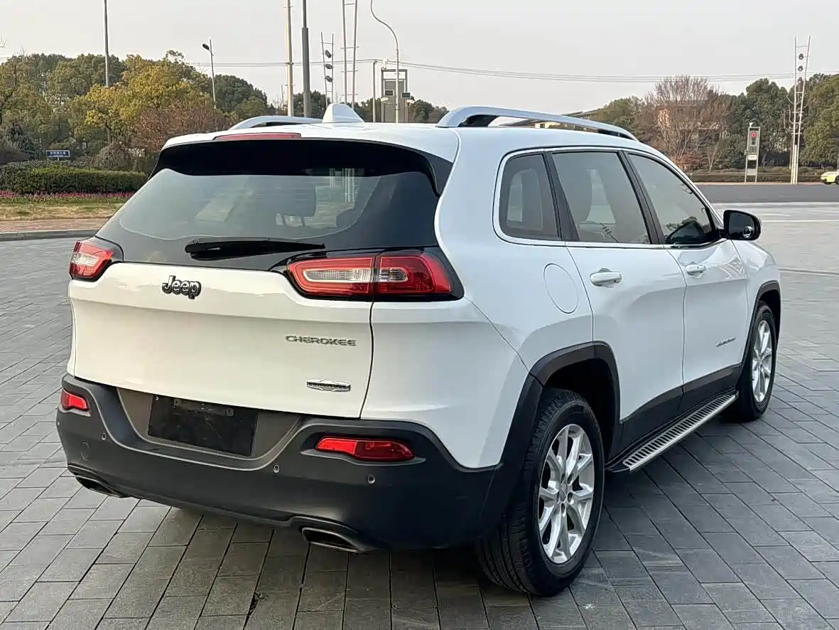 Jeep Cherokee (Import) 2015 2015 2.4L Elite Edition