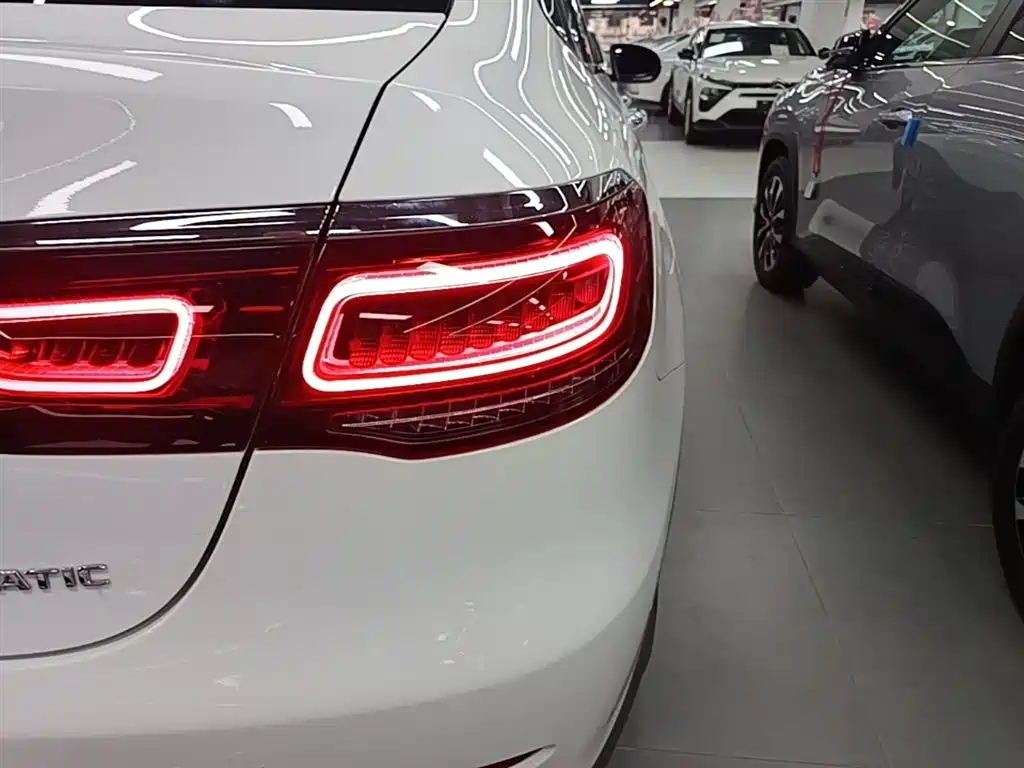 Mercedes-Benz GLC Coupe 2023 Model GLC 300 4MATIC Coupe SUV фото 8