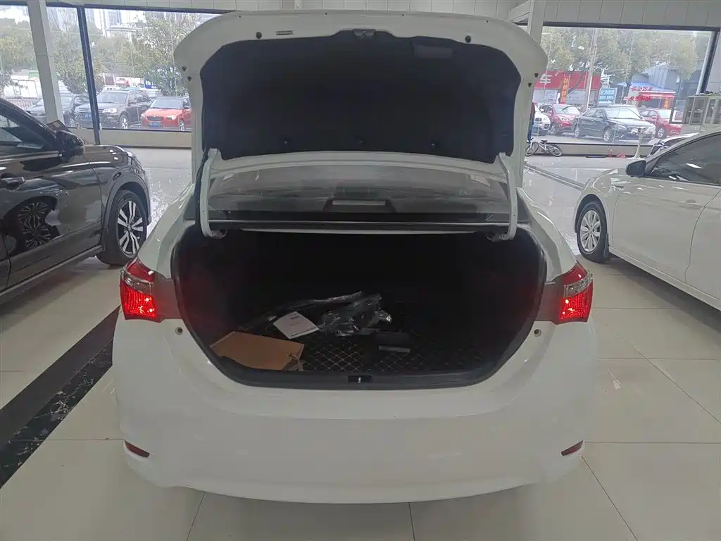 Toyota Corolla 2017 Facelift 1.2T S-CVT GL фото 15