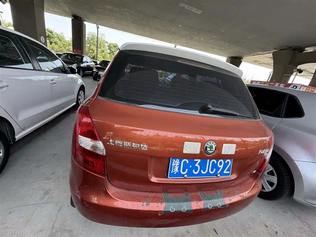 Škoda Fabia 2011 1.4L Automatic Crystal Elegance Edition фото 8