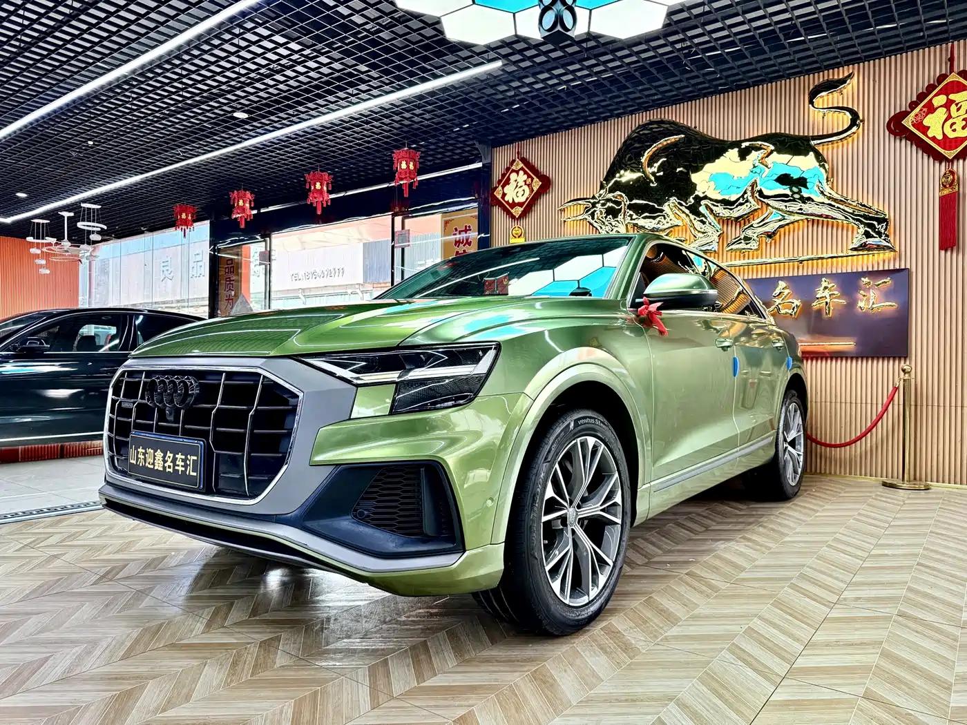 Фото 5 - Audi Q8