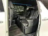 Photo 16 - Toyota Alphard