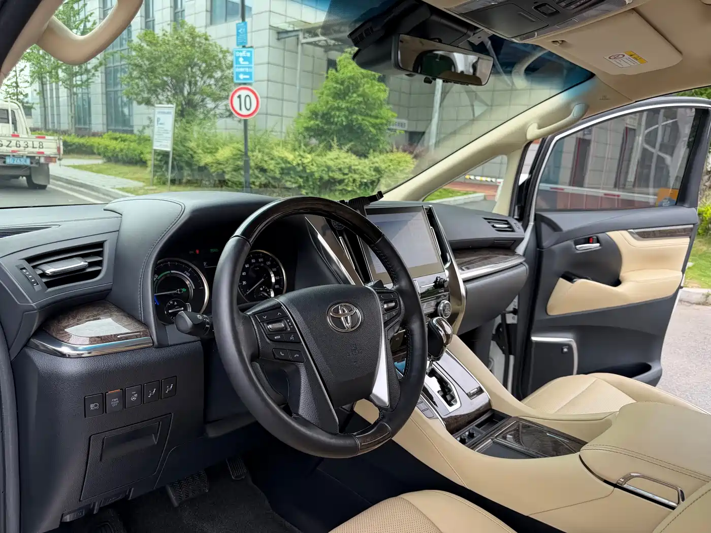 Toyota Alphard 2020 Hybrid 2.5L Premium Edition фото 9