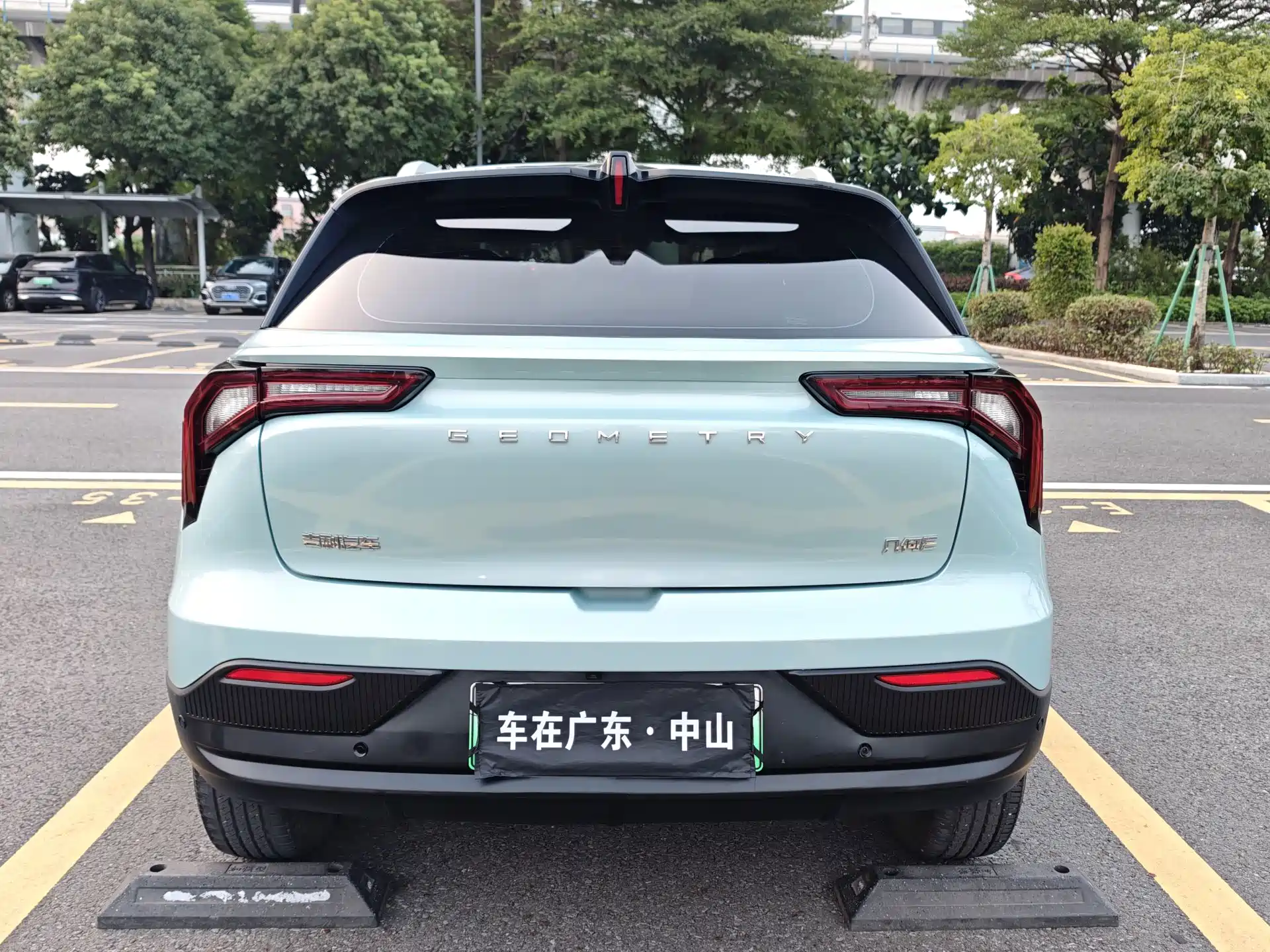 Фото 26 - Geely Geometry E Firefly