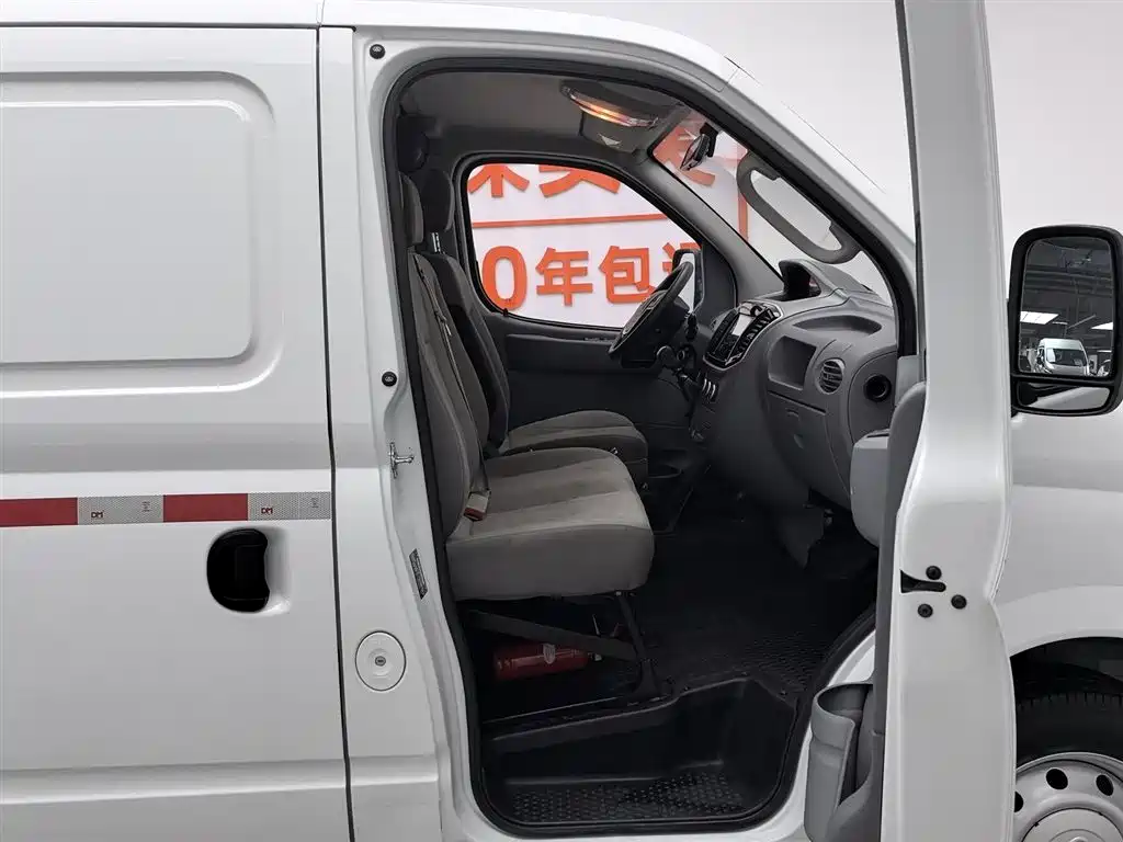 SAIC Maxus Xintu V80 2023 2.0T Manual Classic City Delivery King Short Wheelbase Ultra-Low Roof 3-Seater фото 23