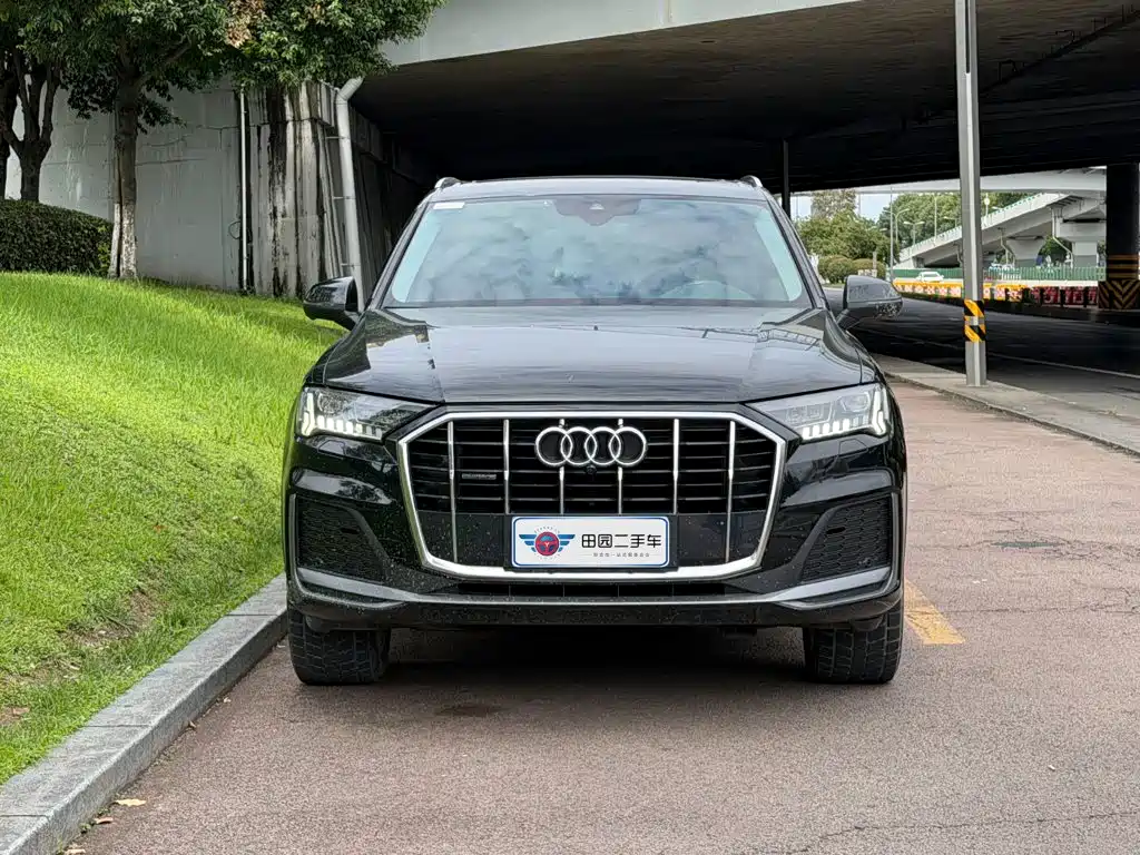Фото 2 - Audi Q7