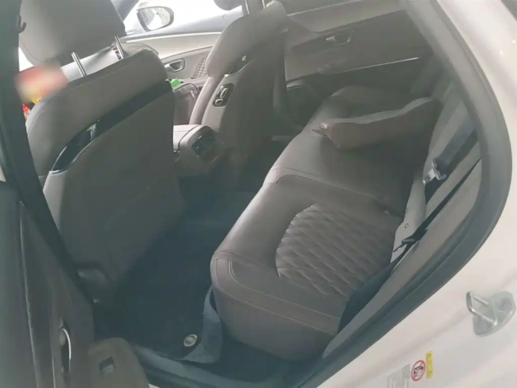 BYD Han 2022 DM-i 121KM Premium фото 17
