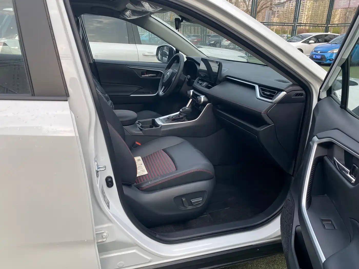 Toyota RAV4 Rongfang Dual Engine E+ 2024 2.5L 2WD Elite Pro фото 18