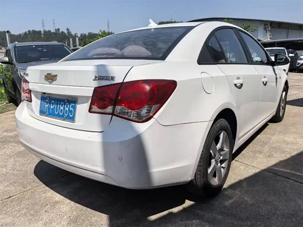 Chevrolet Cruze 2013 Model 1.8L SE AT фото 3