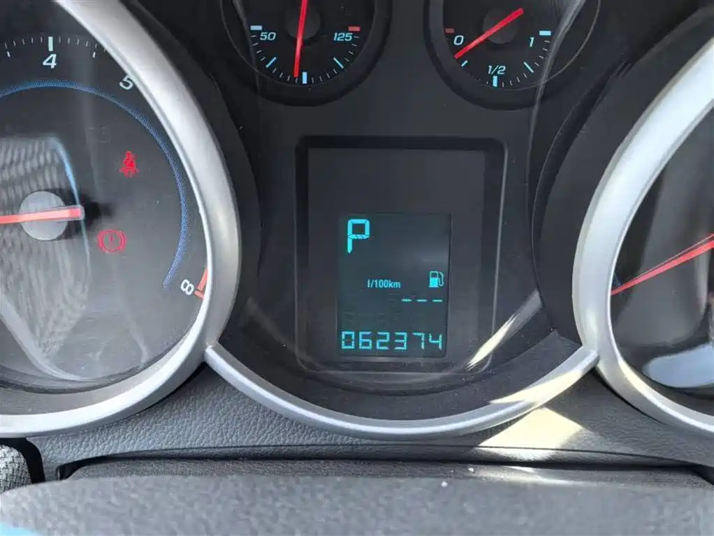 Chevrolet Cruze 2013 Model 1.8L SE AT фото 9