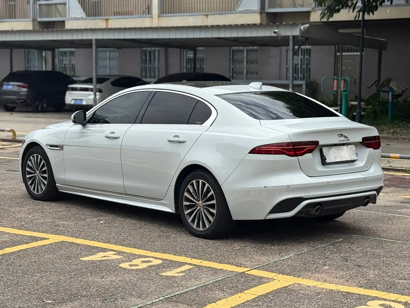 Jaguar XEL 2020 2.0T 200PS R-DYNAMIC Youth Sport Edition фото 10
