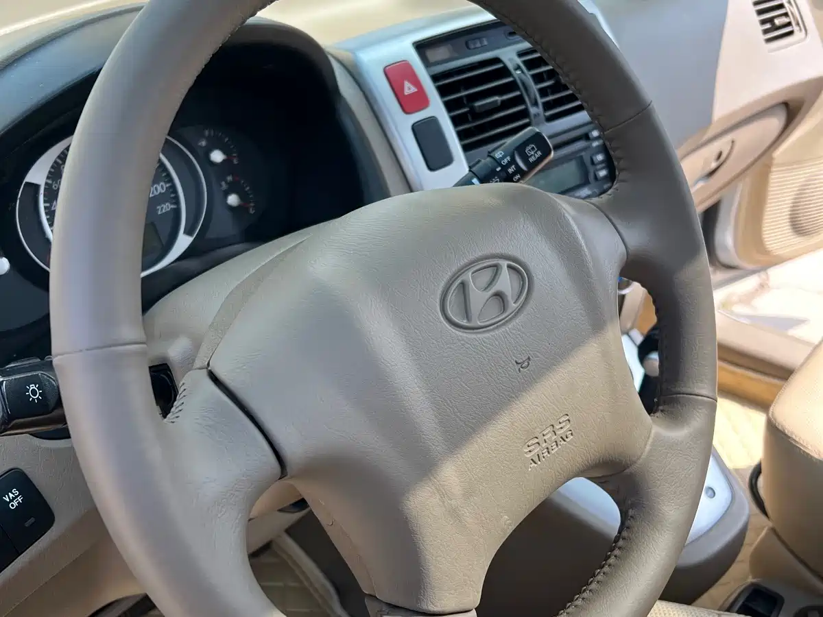 Hyundai Tucson 2009 2.0L Automatic 2WD Sunroof фото 9