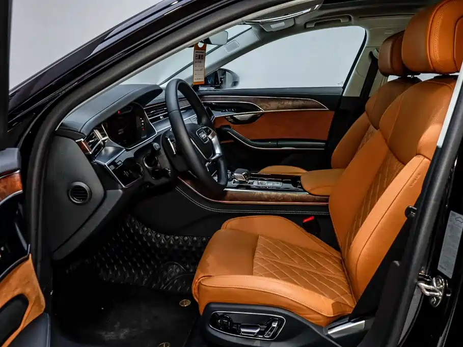 Фото 9 - Audi A8