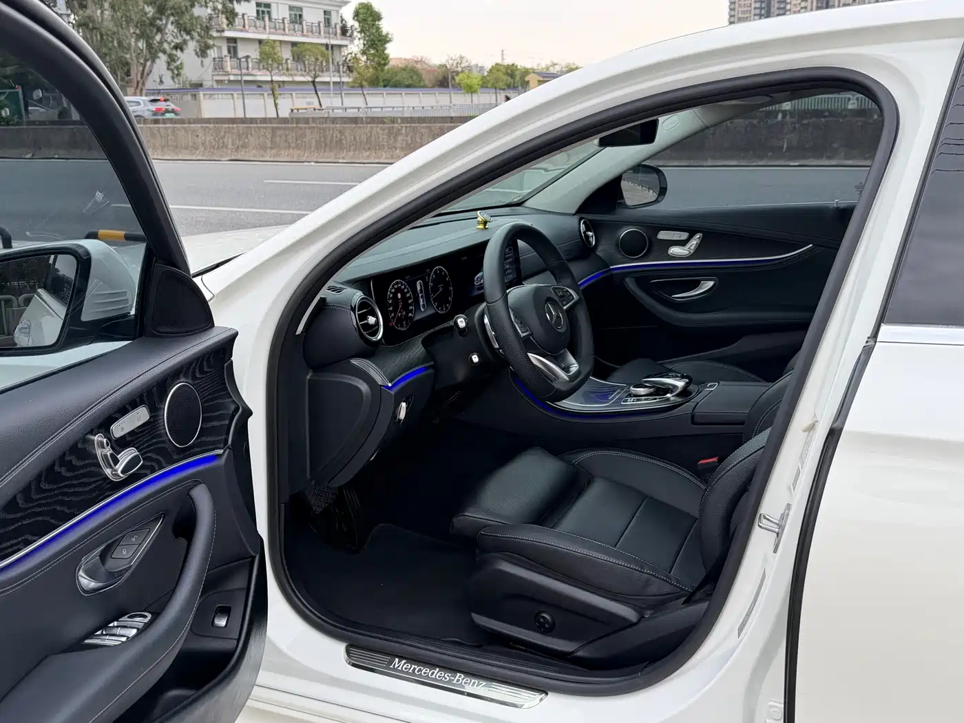 Mercedes-Benz E-Class 2018 Facelift E 200 L Sport фото 21