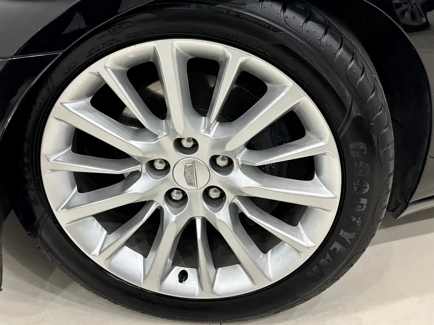 Cadillac CT6 2016 28T Leading фото 32