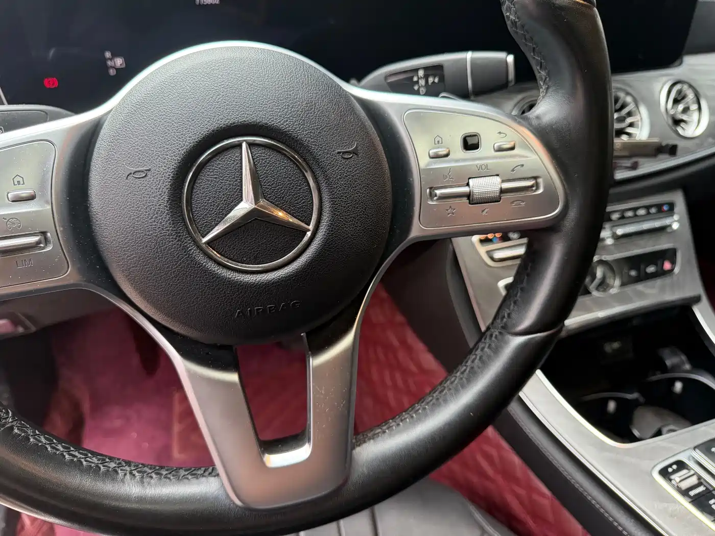 Photo 8 - Mercedes-Benz CLS