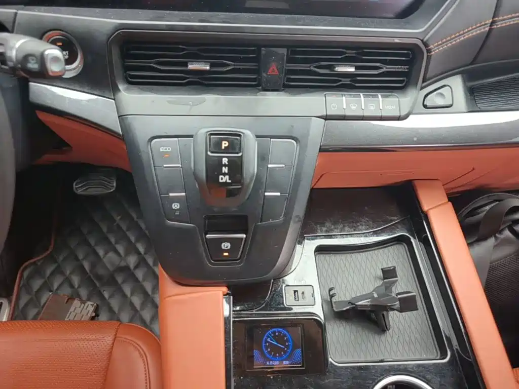 Ford Transit 2024 2023 Model 2.0T Petrol Automatic Business Travel Medium Wheelbase Low Roof 7/8/9 Seater