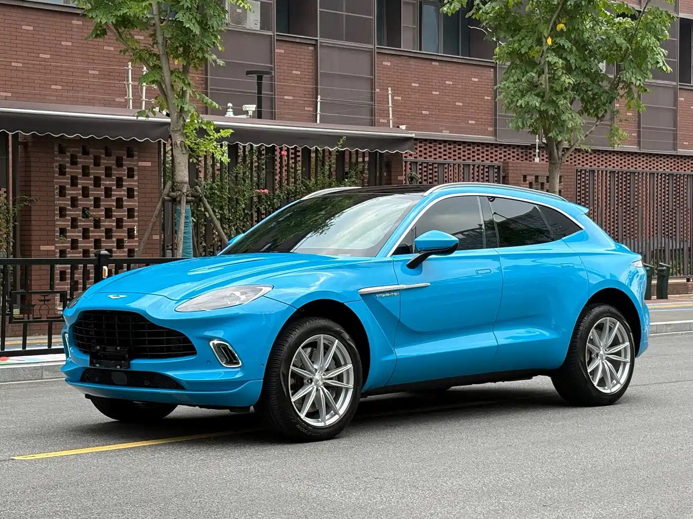 2024 Aston Martin DBX