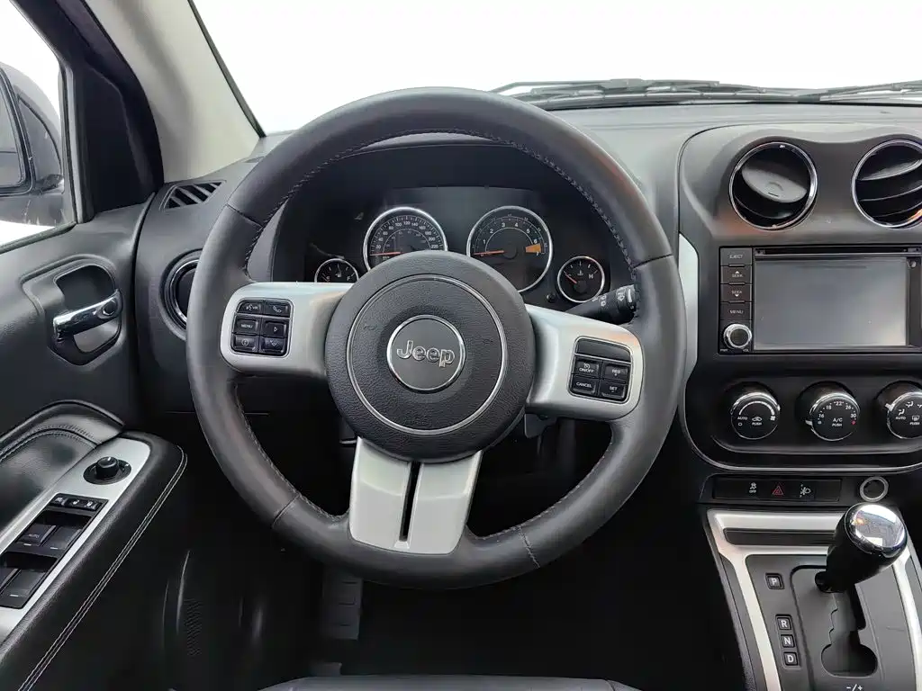 Jeep Compass (Import) 2014 2014 Facelift 2.4L 4WD Comfort Edition